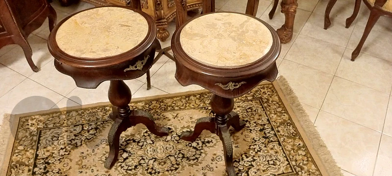 2 tables antik 100$ fibal price