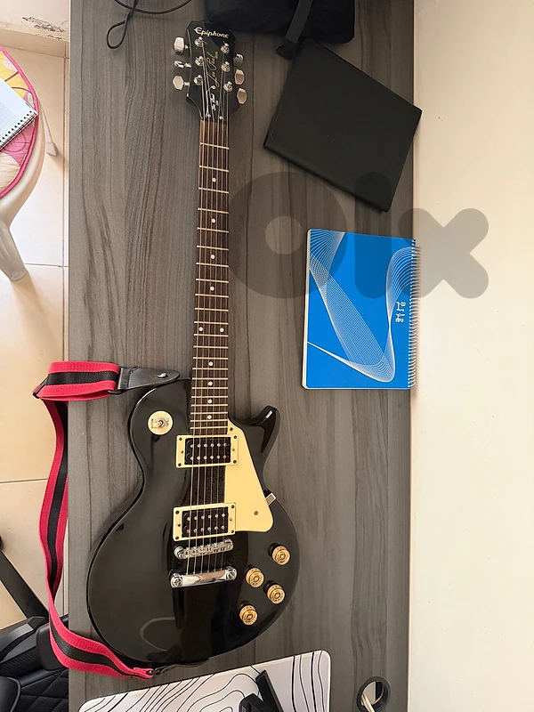Epiphone Les Paul 100 Model With Amp and Pedal
