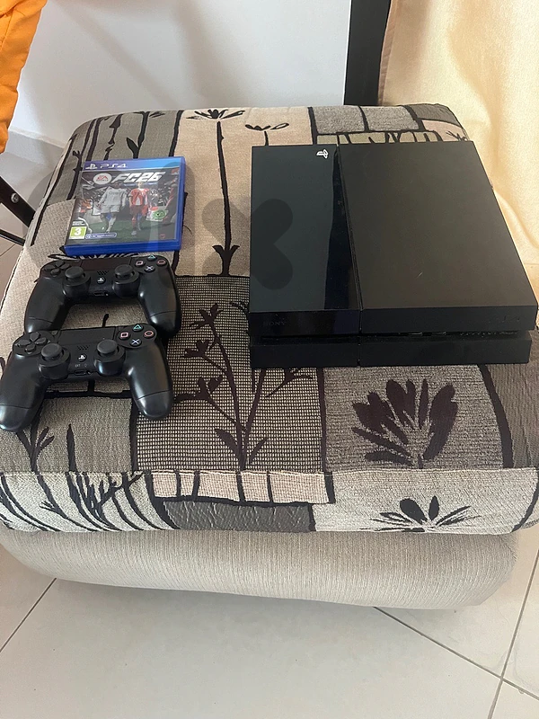 ps4 fat 500gb with 2 controllers and fc26 (all cables included)