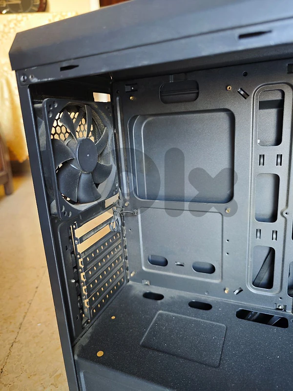 Cougar Gaming Case Black plus 1 exhaust fan
