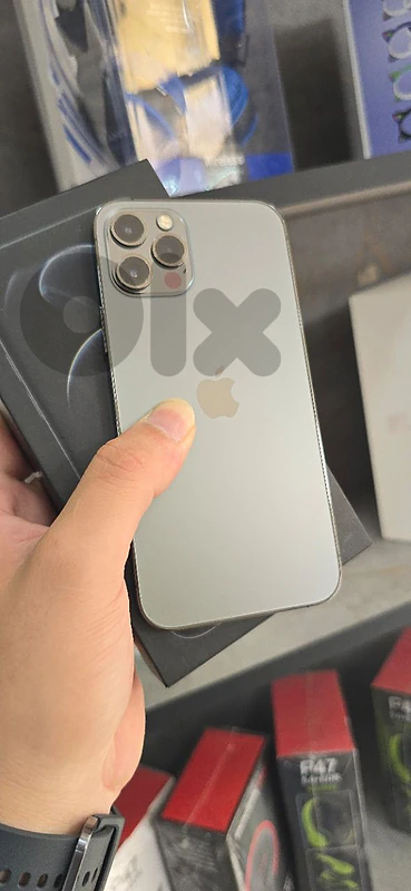 iphone 12 pro 256 gb like new with box
