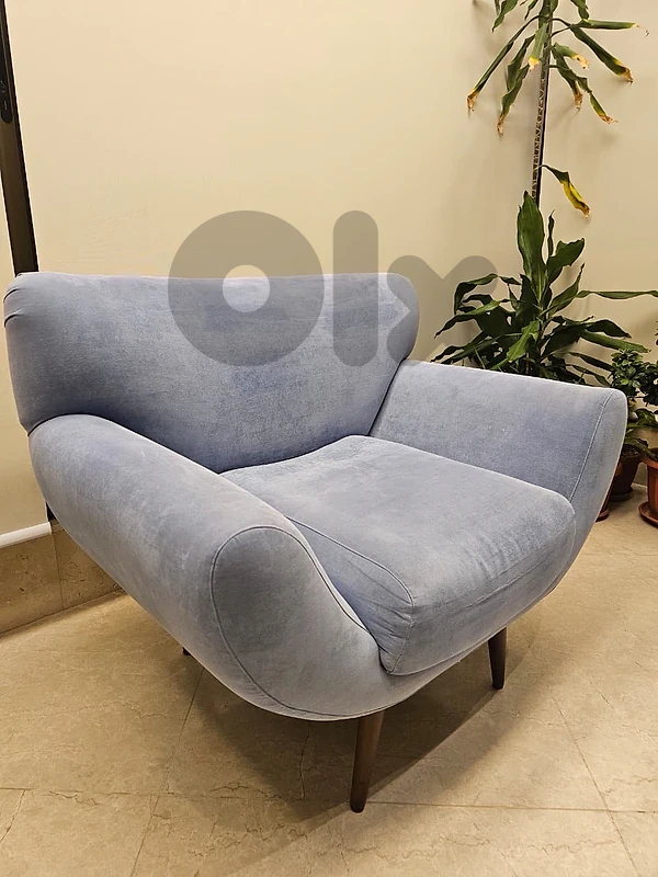 Modern blue Armchair – Excellent Conditio