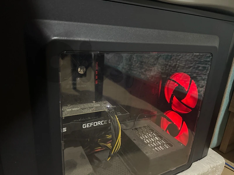 gaming pc with screen