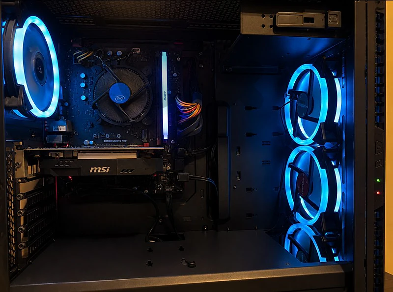 Gaming pc + PCE UPS + LG monitor