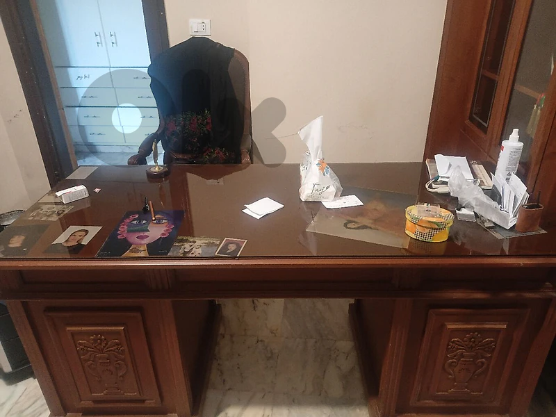 مكتب مع كرسي خشب ممتاز