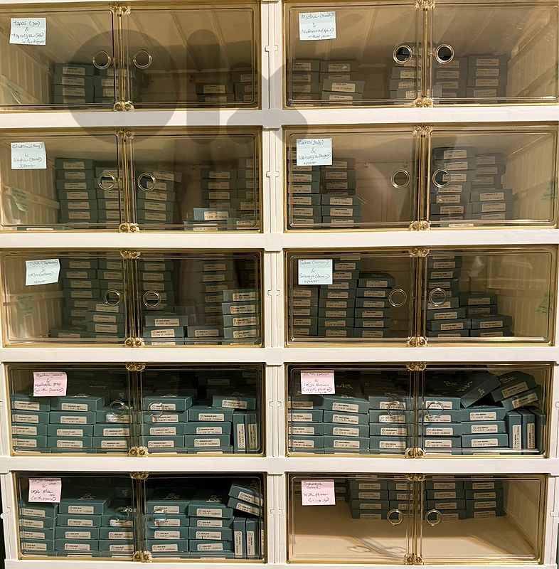 900+ PCS OF HIGH QUALITY COLORED LENSES FOR SALE 🔥