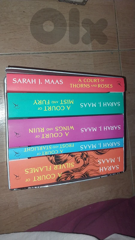 A court of thornes and roses series new and unused