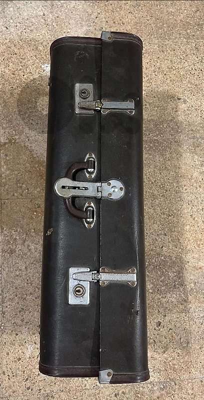 شنطة قديم انتيك جلد ١٠$  بيروت  اشرفيه  ٠٣٧٢٣٨٩٥