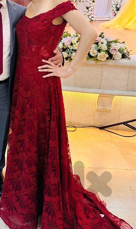 Elegant Burgundy Red Lace Evening Gown – Embroidered & Beaded ✨