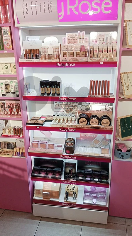 76898915 محل للأجار مع البضاعة والديكور makeup, accessories, perfume