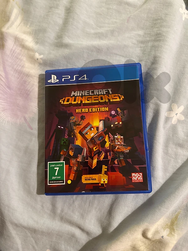 minecraft dungeons used like new ps4 (works on ps5)