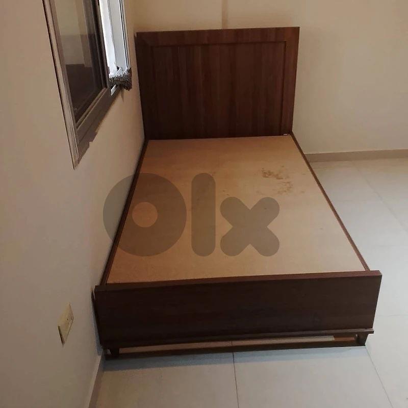 تخت مفرد ونص جديد من المعمل