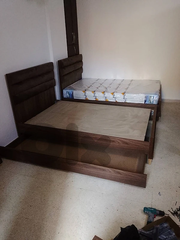 تخت مفرد ونص جارور جديد من المعمل