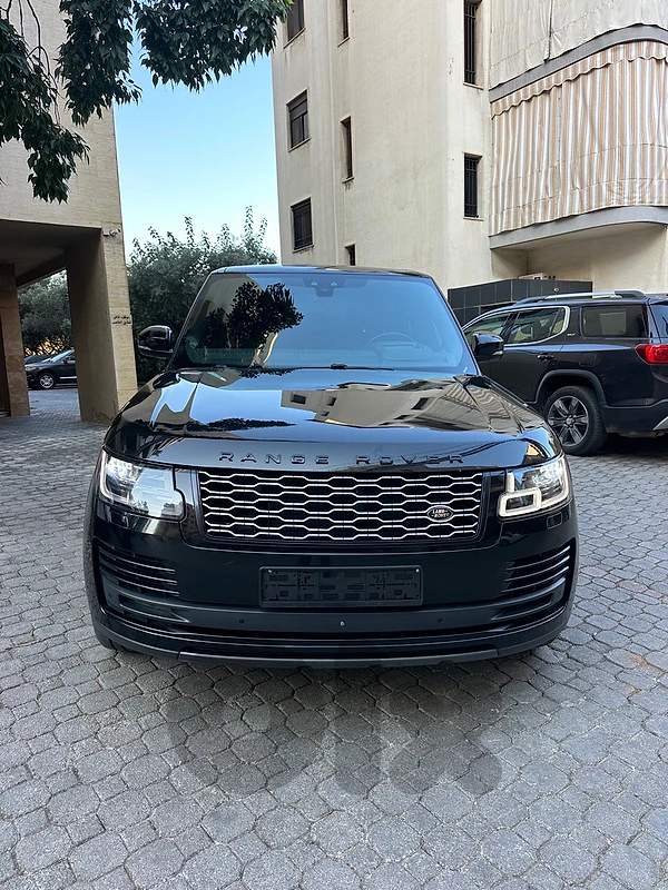 Range Rover Vogue V8 supercharged 2018 black on black (clean carfax)