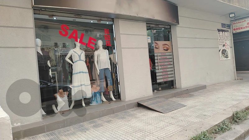 30 SQM Shop for Sale in Sin El Fil, Metn