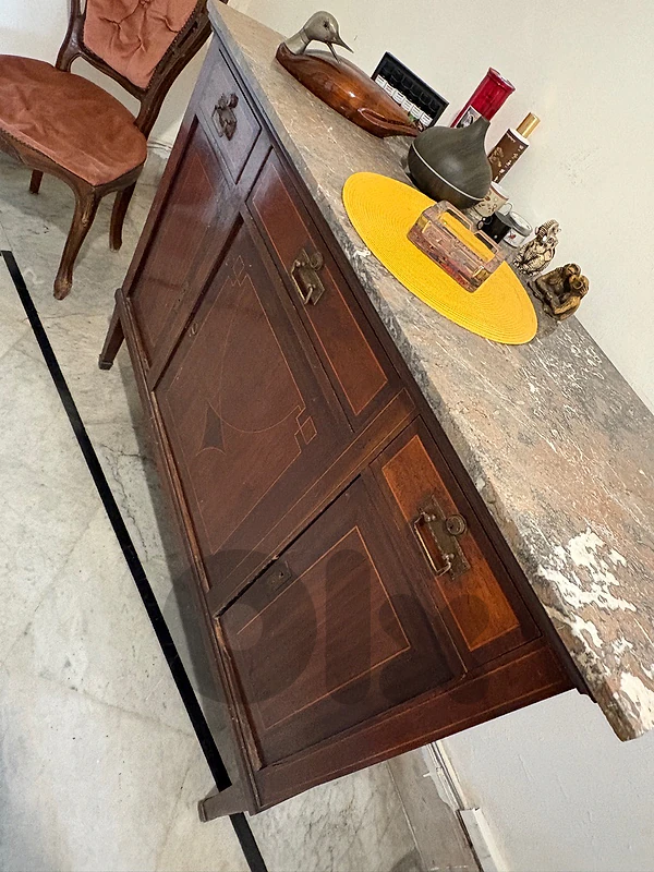 dressoir with 2 chairs