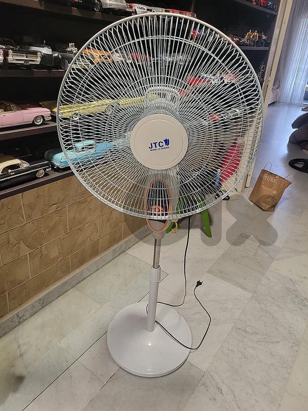 مروحة منزوعة بس ما بعرف اذا بتعوزو الاكسسوارات