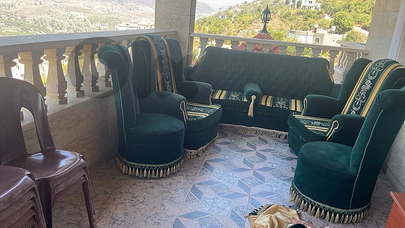 صالون اخضر شبه جديد