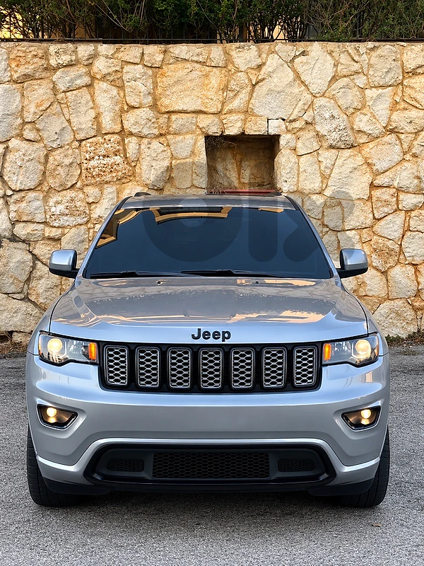 Jeep Grand Cherokee 2018 Altitude - No Airbag Deployed - Super Clean
