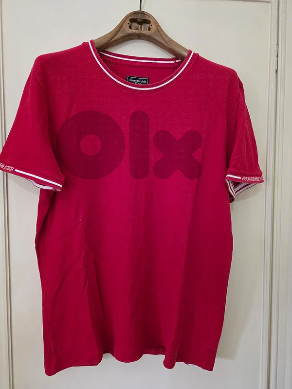 T-shirt size Medium large