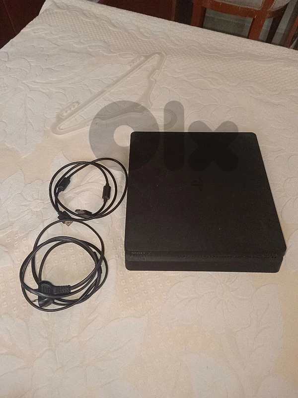 ps4 for sale with 4 controller and 1 cd minecraft (ps4 slim 512gb)