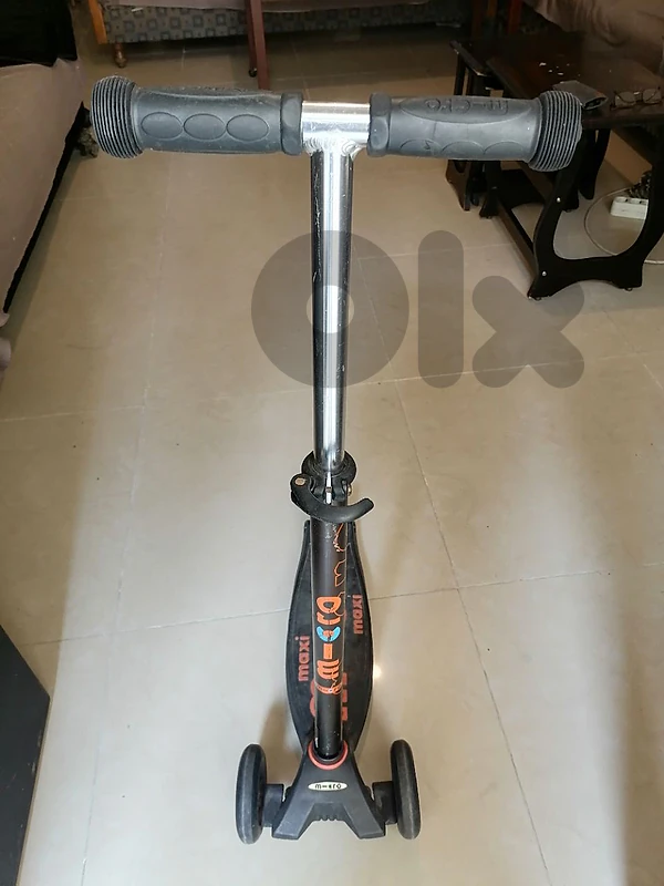 Micro Maxi Deluxe Pro Kids Scooter Black/Red