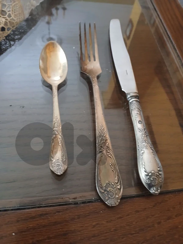 ملاعق وشوك وسكاكين