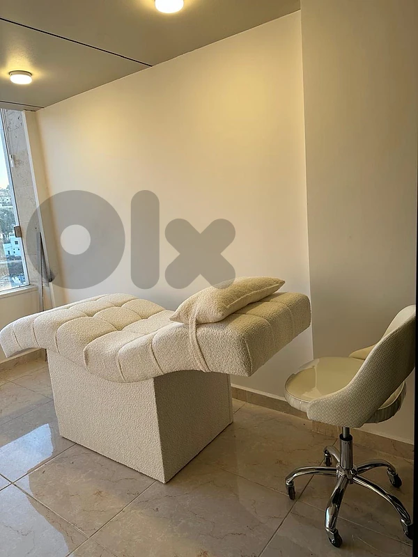 lash extension bed and light with chair