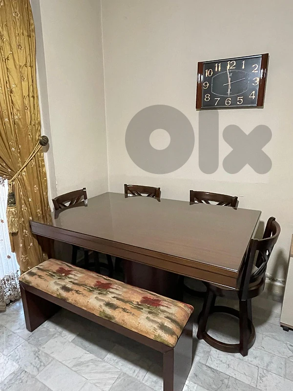طاولة سفرة مع 6 كراسي ومقعد + طاولة وسط