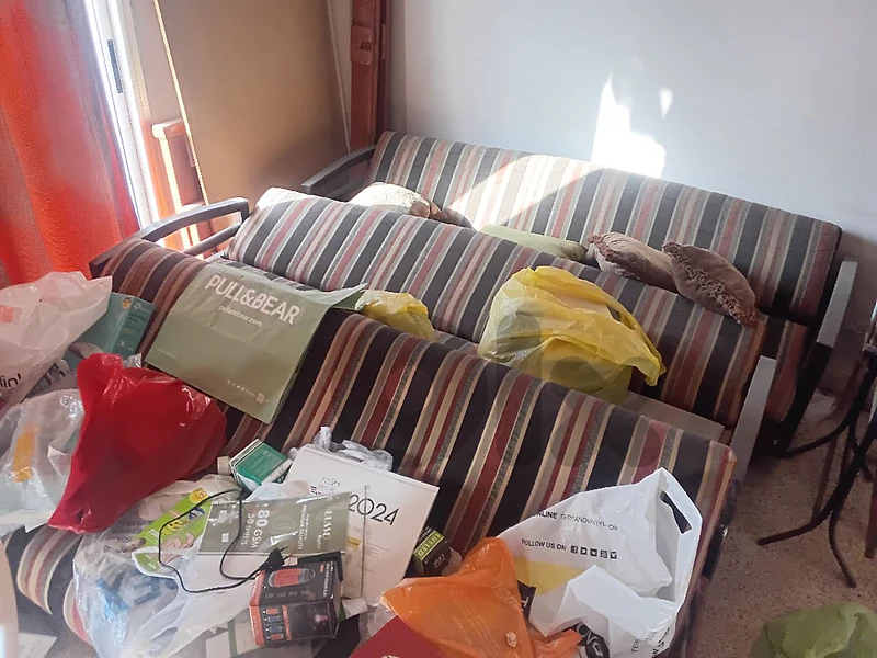 3 Sofas and 4 Beds used
