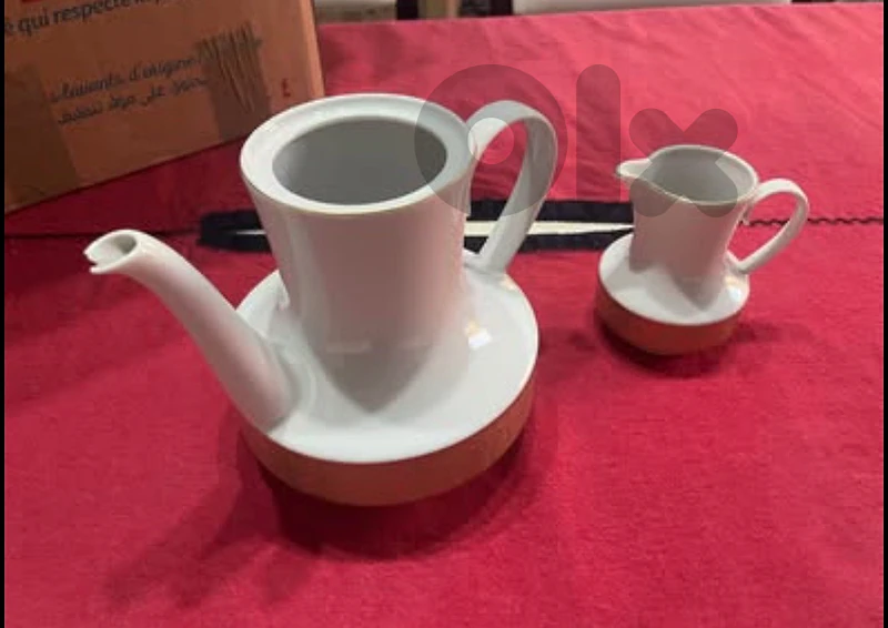 Cafetière / Théière et Pot à lait vintage avec dorure