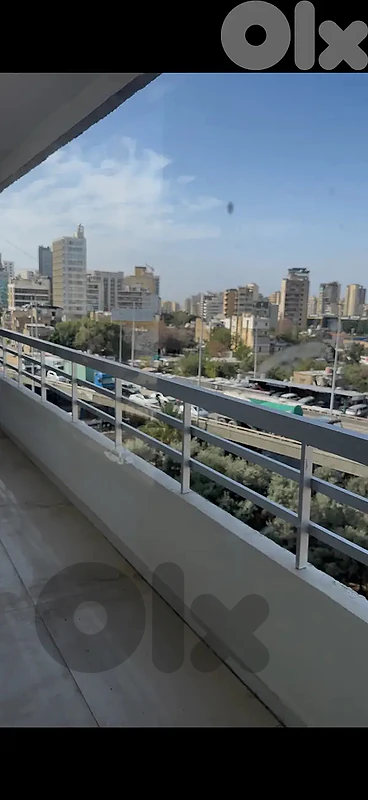 Mazraa / Cola rond-point 180 m2 Just remodeled. Main Airport Highway.