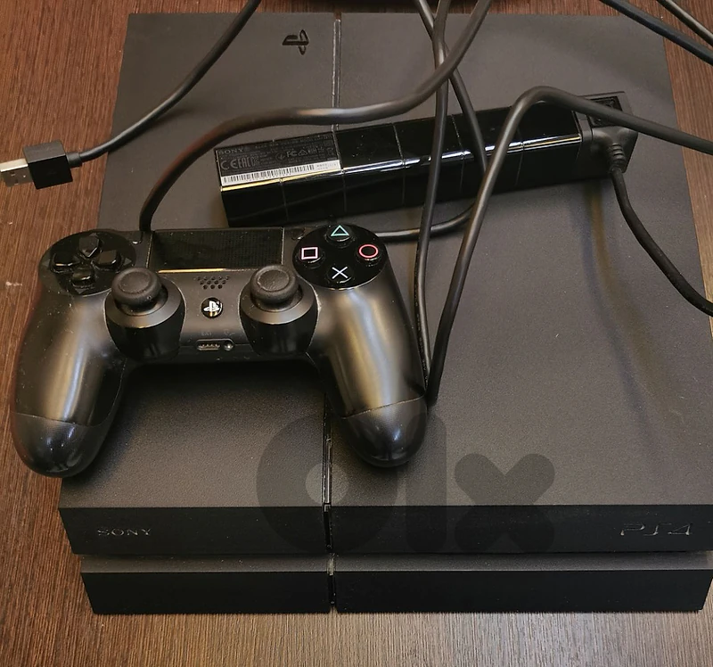 PS4 Bundle + Camera + 14 Games (EXCELLENT- Includes Rare Titles!)