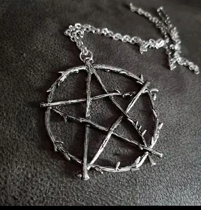 Gothic Thorn Pentagram Necklace – Occult Wicca Punk Metal Unisex