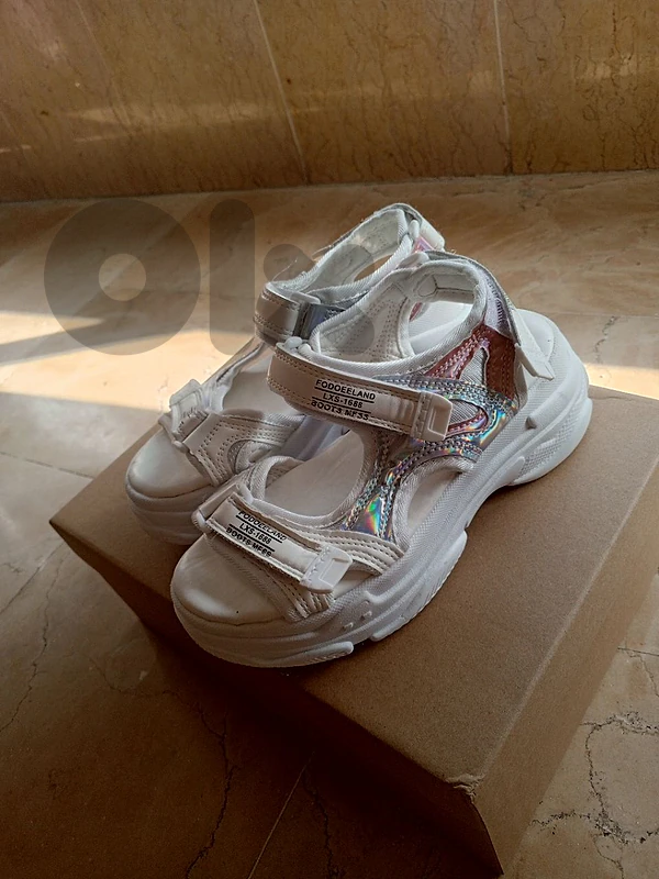 Sporty sandals