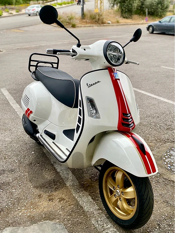 vespa 300 GTS Racing Sixties
