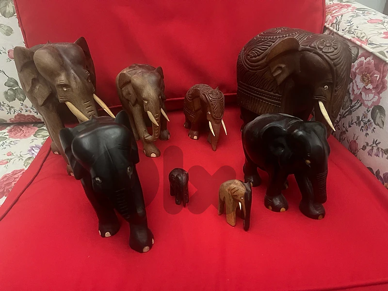 Set of 8 Hand-Carved Wooden Elephants – Fine Detail & Various Sizes