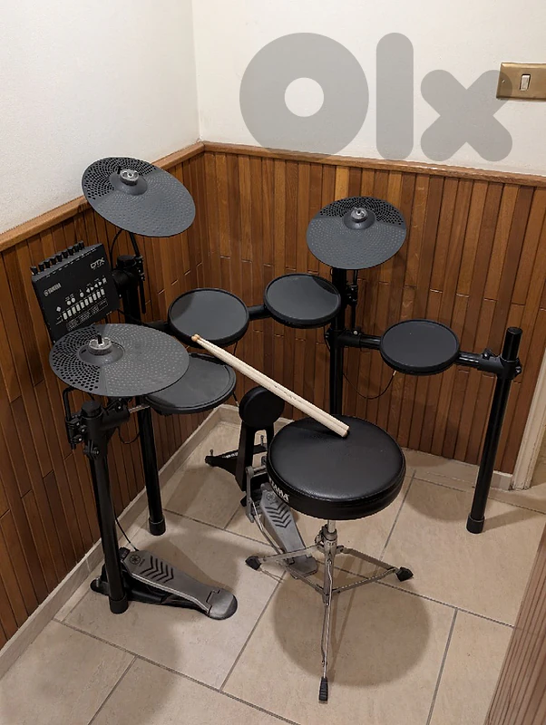Yamaha DTX402k Electronic Drumset Drums Like New