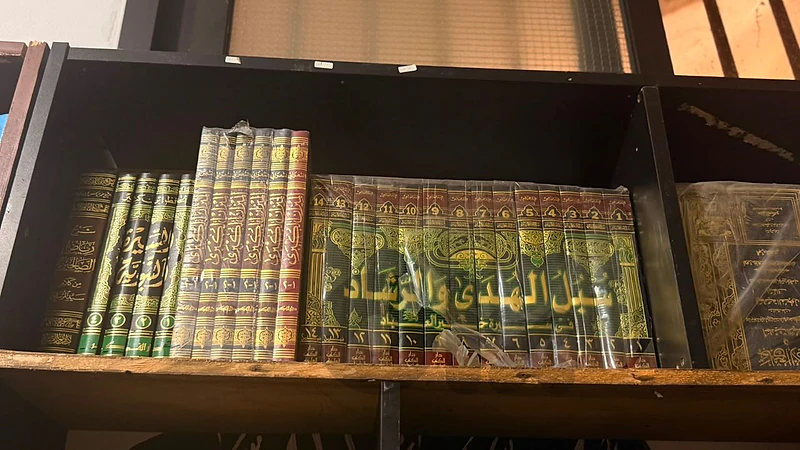 كتاب سبل الهدى والرشاد سيرة 
كتاب السيرة النبوية لإبن كثير