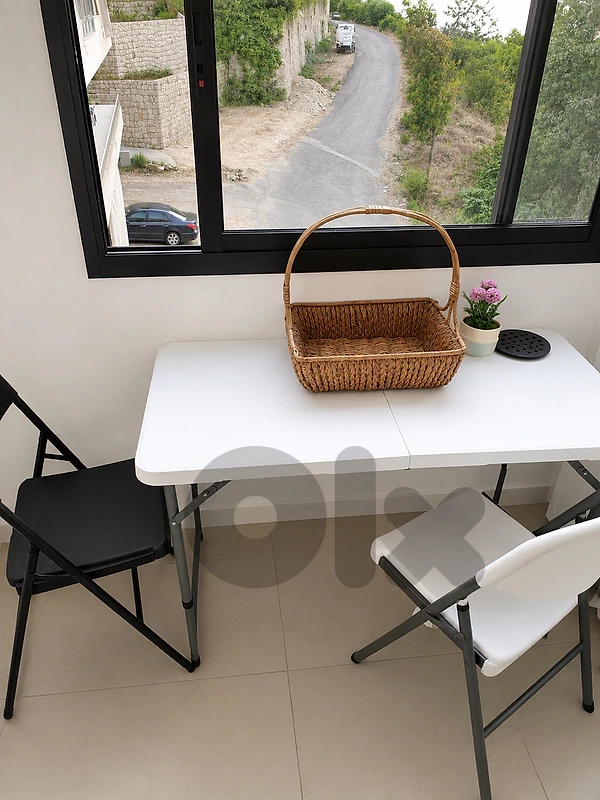 طاولة و كراسي table and chairs