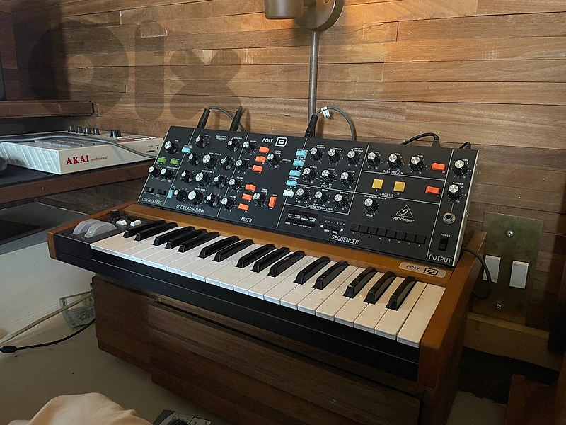 Behringer Poly D Synthesizer