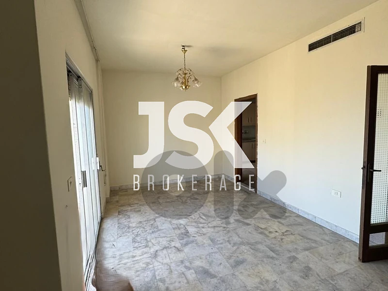 L22536 Spacious Apartment For Rent in Achrafieh, Geitawi