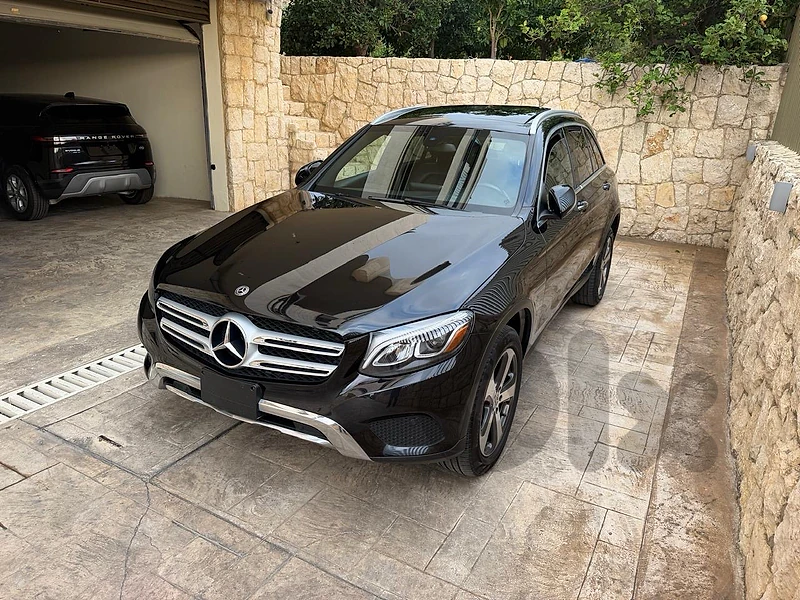 Mercedes-Benz GLC-Class 2018 300 4 matic 75000 miles clean carfax