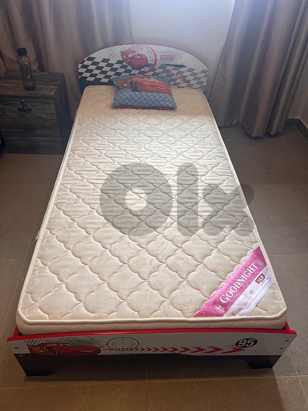 Child bed with mattress