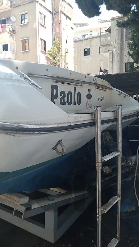 Heavy-Duty Offshore Crusher: Rinker Cabin Cruiser – Wide Beam / Freshl