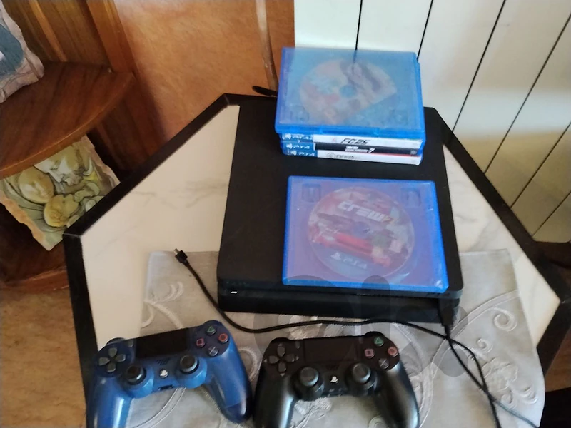 PS4 with additional 2 controller and 5 cds