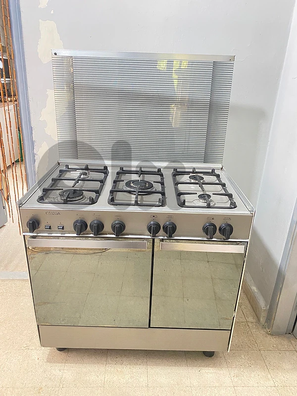 فرن غاز.oven.ايطالي بعدو جديد شبه مستعمل ١٩٠$