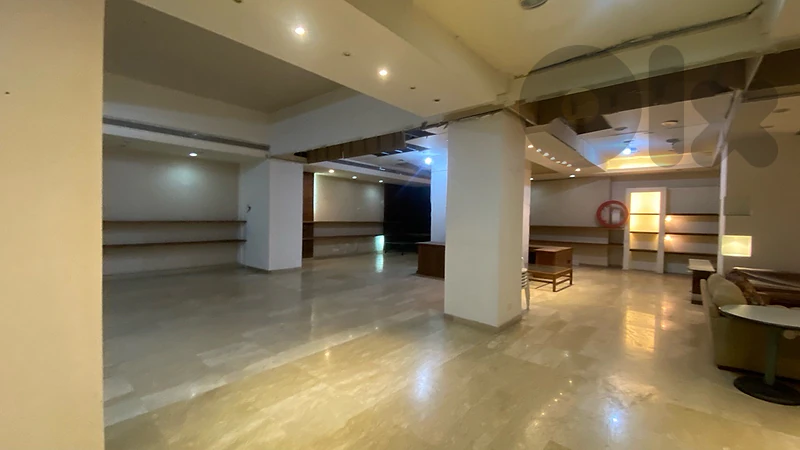 Large open space high ceiling prime location saifi