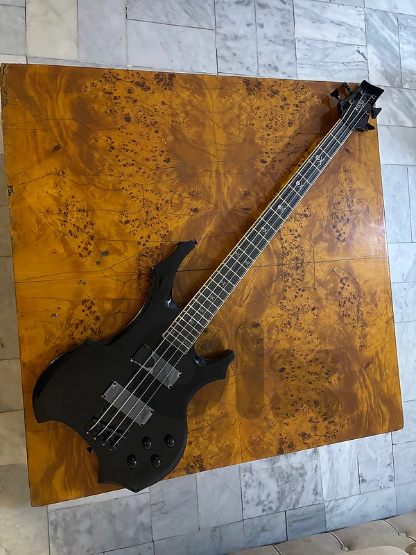 Bass guitar electric