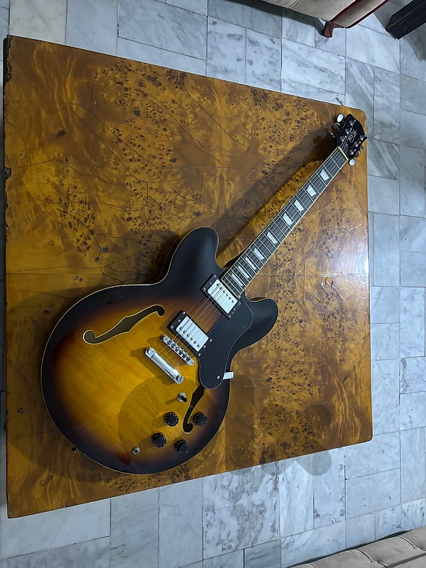 Semi hallow electric guitar
